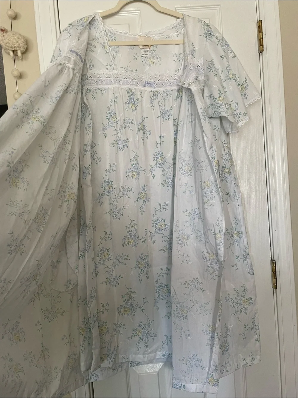 Carriage court Women's Light Blue Floral Nightgown and matching robe set  XL